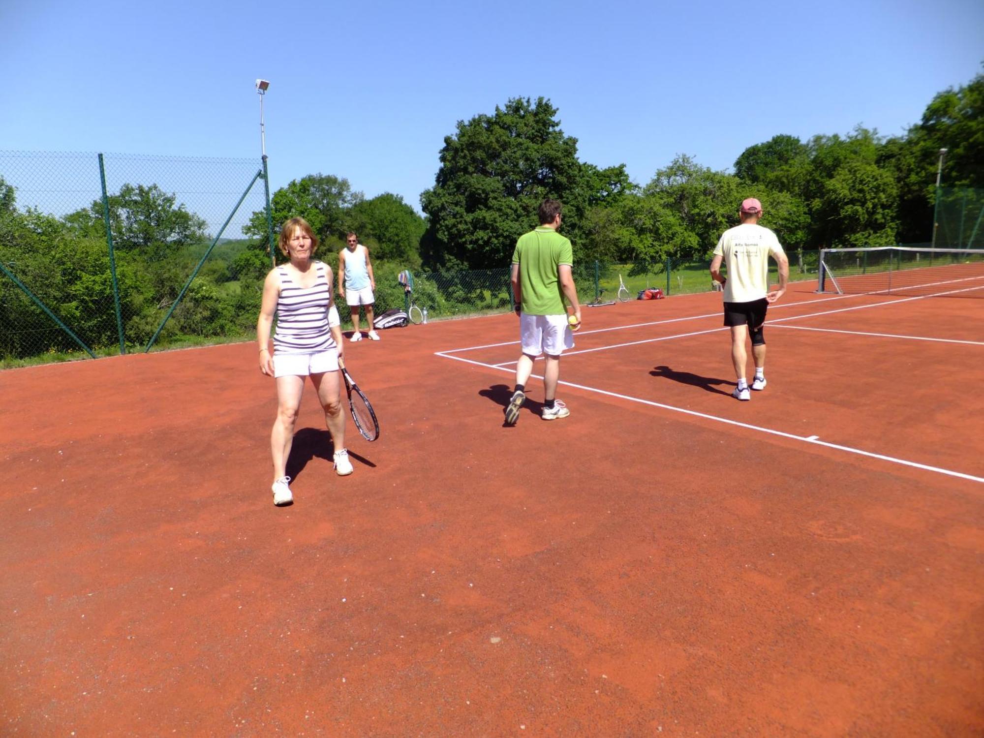 La Vache Tennis Privé Crux-la-Ville Exterior foto